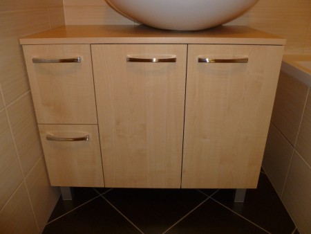 Koupelnová skříňka javor